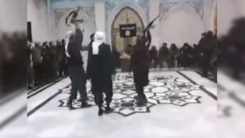 بالفيديو.. مقاتلو "داعش" يرقصون في الرقة