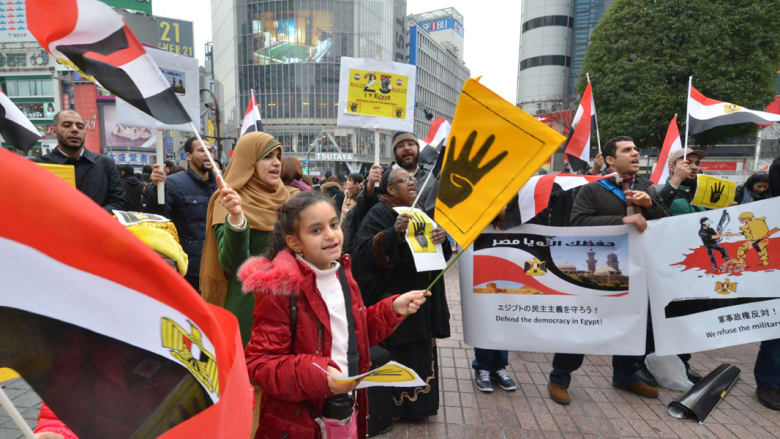 المصريون يحتفلون بالثورة كل على هواه المصريون يحتفلون بالثورة كل على هواه