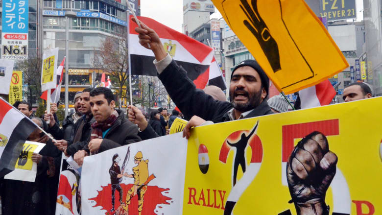 المصريون يحتفلون بالثورة كل على هواه المصريون يحتفلون بالثورة كل على هواه