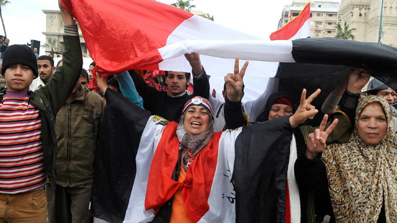 المصريون يحتفلون بالثورة كل على هواه المصريون يحتفلون بالثورة كل على هواه