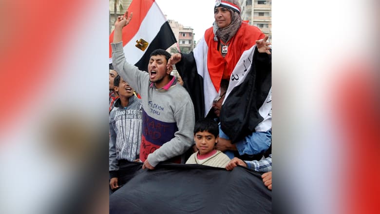 المصريون يحتفلون بالثورة كل على هواه المصريون يحتفلون بالثورة كل على هواه