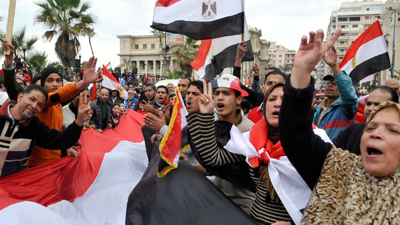 المصريون يحتفلون بالثورة كل على هواه المصريون يحتفلون بالثورة كل على هواه