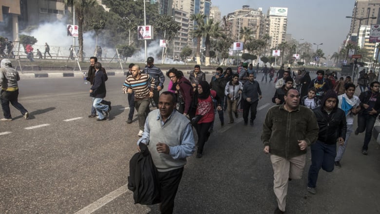 بالصور.. اشتباكات بمصر في الذكرى الثالثة للثورة بالصور.. اشتباكات بمصر في الذكرى الثالثة للثورة