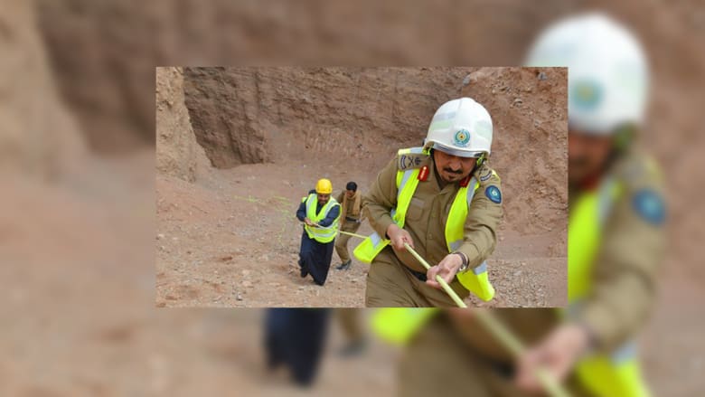محاولات إنقاذ الطفلة لمى.. بالصور محاولات إنقاذ الطفلة لمى.. بالصور