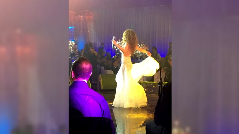 فستان "جريء" لميريام فارس يثير الجدل على انستغرام فستان "جريء" لميريام فارس يثير الجدل على انستغرام