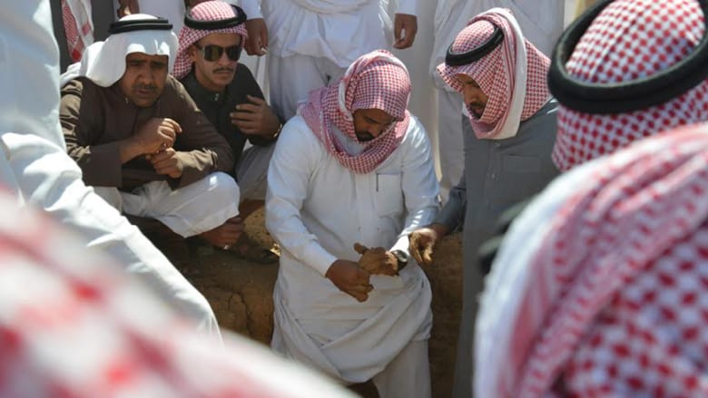 بالصور .. تشييع "ما تبقى" من لمى الروقي إلى مثواها الأخير بالصور .. تشييع "ما تبقى" من لمى الروقي إلى مثواها الأخير