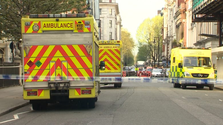 انهيار بناية قرب السفارة الأمريكية بوسط لندن وأنباء عن ضحايا