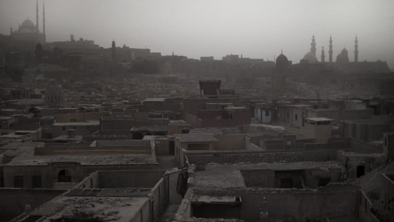 غزاة السطوح في مصر..بحثاً عن أمل ولو في السماء غزاة السطوح في مصر..بحثاً عن أمل ولو في السماء
