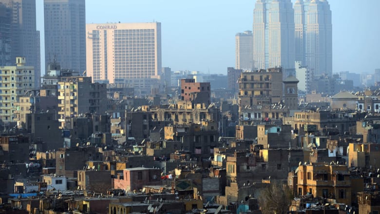 غزاة السطوح في مصر..بحثاً عن أمل ولو في السماء غزاة السطوح في مصر..بحثاً عن أمل ولو في السماء