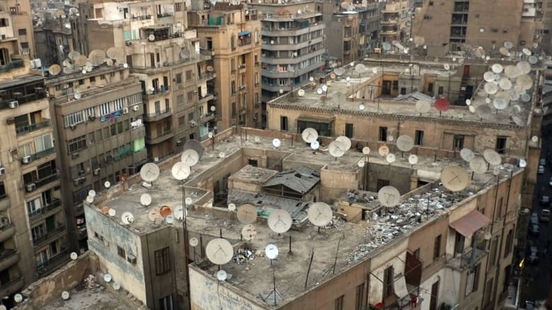 غزاة السطوح في مصر..بحثاً عن أمل ولو في السماء غزاة السطوح في مصر..بحثاً عن أمل ولو في السماء