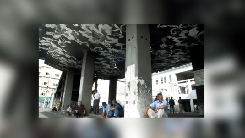 تغطية التماثيل العارية بقمصان بيضاء اللون..لفتة غريبة في اليابان تغطية التماثيل العارية بقمصان بيضاء اللون..لفتة غريبة في اليابان