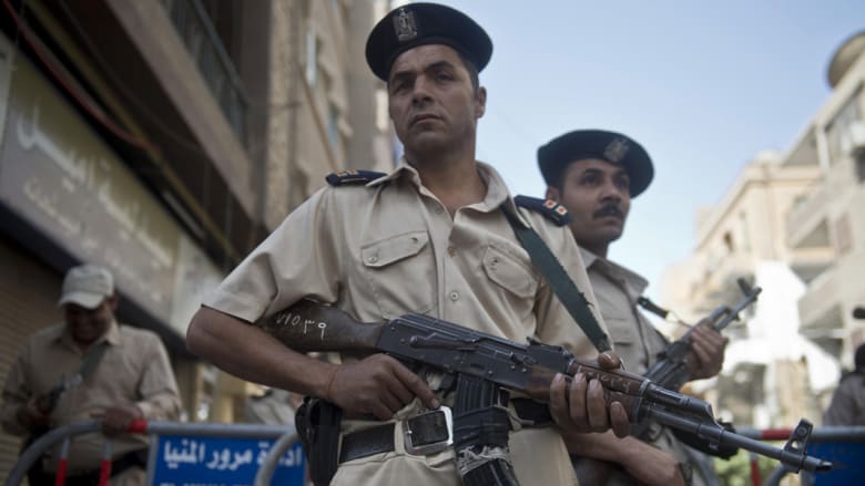 الحكم بإعدام المئات من "إخوان" مصر.. مشاهد من خارج المحكمة الحكم بإعدام المئات من "إخوان" مصر.. مشاهد من خارج المحكمة