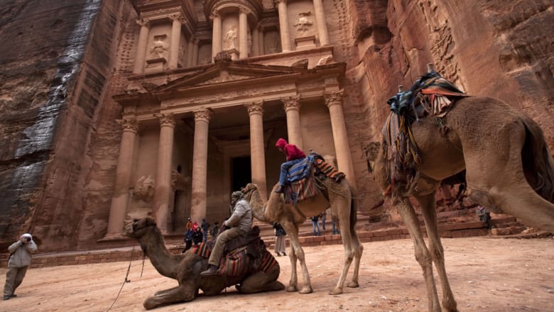 البتراء و6 مدن أخرى دمرتها الطبيعة..لتبقى أبية في العصر الحديث البتراء و6 مدن أخرى دمرتها الطبيعة..لتبقى أبية في العصر الحديث