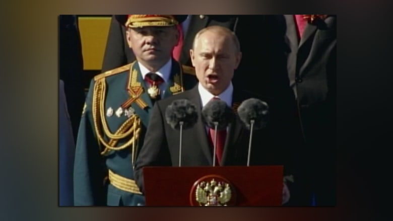 بوتين مزهواً بجيشه : السوفيات هزموا النازية