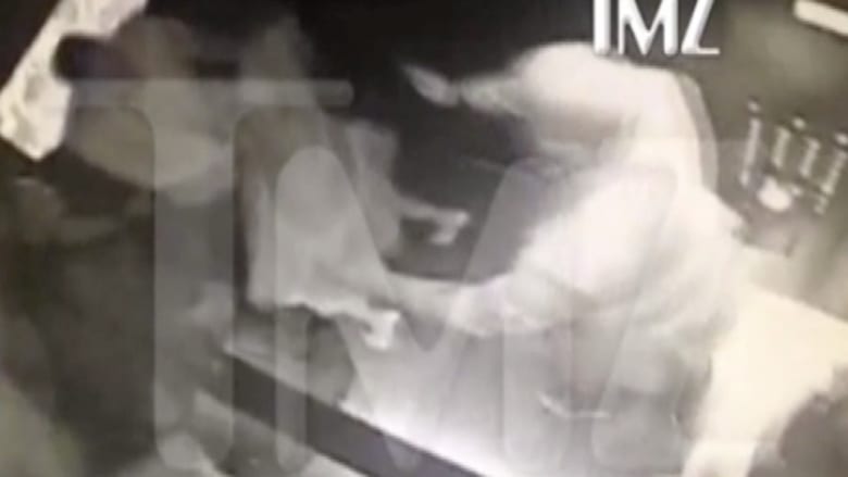 بالفيديو.. عراك عنيف بين المغني جاي زي وشقيقة بيونسيه