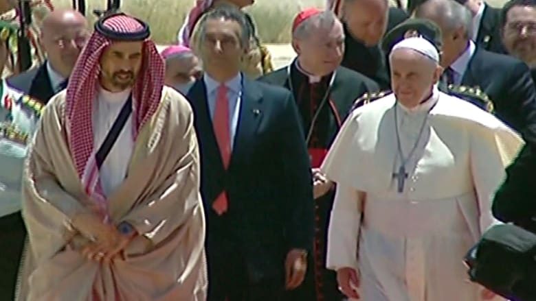 لحظة وصول البابا إلى الأردن