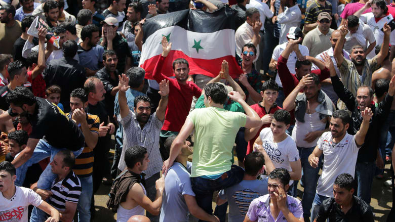 انتخابات الرئاسة السورية.. مشاهد من أمام سفارة سوريا ببيروت انتخابات الرئاسة السورية.. مشاهد من أمام سفارة سوريا ببيروت