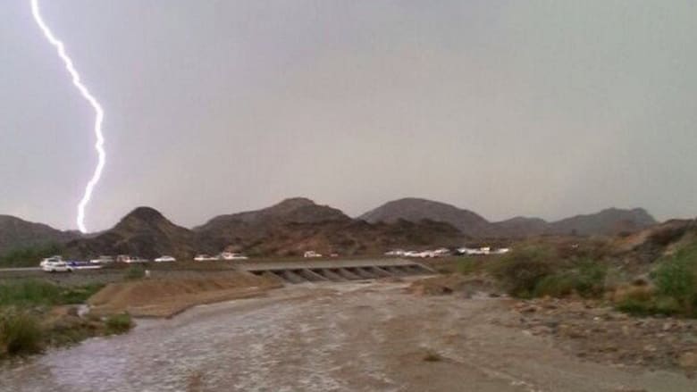 السعودية.. سيول في عز الصيف في الطائف السعودية.. سيول في عز الصيف في الطائف