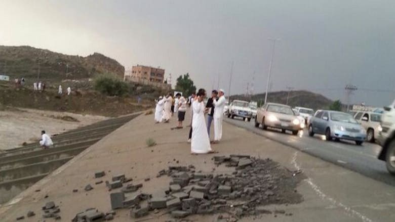 السعودية.. سيول في عز الصيف في الطائف السعودية.. سيول في عز الصيف في الطائف
