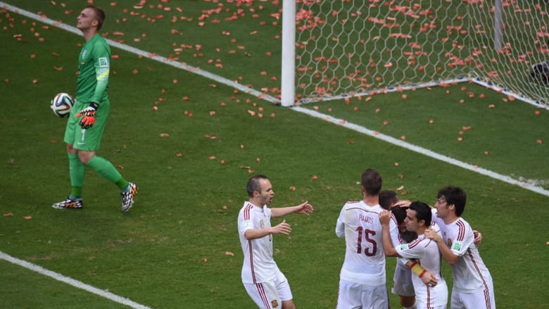 مباراة كأس العالم الثالثة .. إسبانيا وهولندا بالصور مباراة كأس العالم الثالثة .. إسبانيا وهولندا بالصور