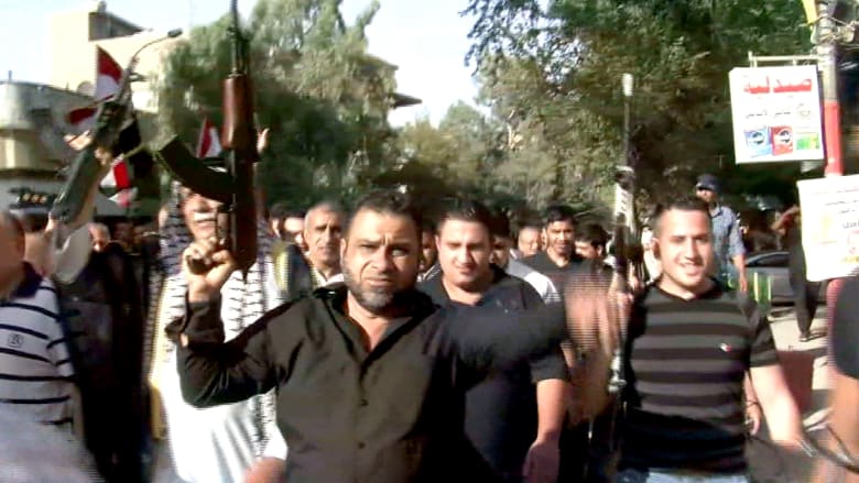 متطوعون عراقيون في طريقهم لمواجهة داعش