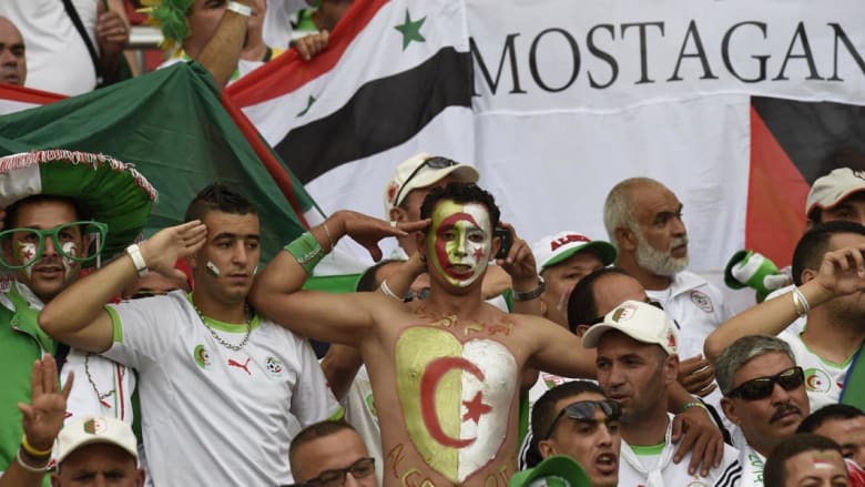 فرحة الجزائريين من بورتو أليغري إلى مرسيليا فرحة الجزائريين من بورتو أليغري إلى مرسيليا