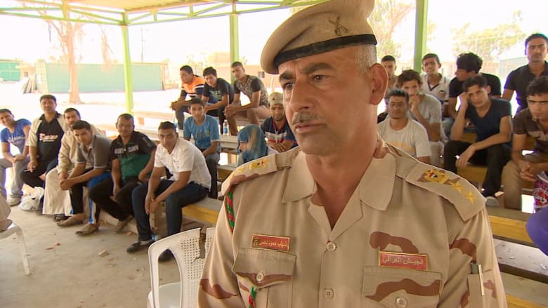 كيف يتدرب آلاف المتطوعين في العراق