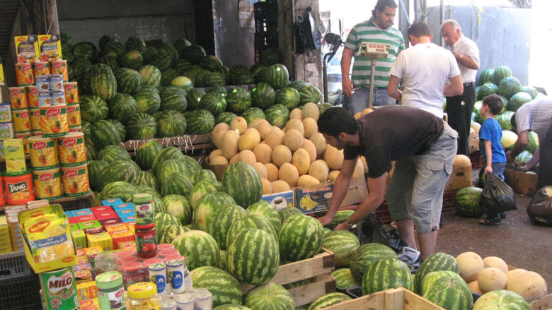 الغريبة بالقشطة والعرقسوس.. هكذا تتزين دمشق برمضان الغريبة بالقشطة والعرقسوس.. هكذا تتزين دمشق برمضان