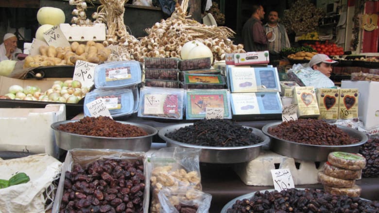 الغريبة بالقشطة والعرقسوس.. هكذا تتزين دمشق برمضان الغريبة بالقشطة والعرقسوس.. هكذا تتزين دمشق برمضان