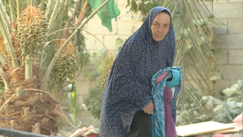 إسرائيل تقصف منازل قيادات بحماس وتتصل بالمدنيين لتحذيرهم