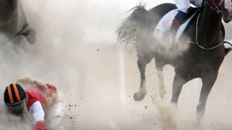 بالصور..كيف تتنافس الخيول عبر الكثبان الرملية في الصحراء بالصور..كيف تتنافس الخيول عبر الكثبان الرملية في الصحراء