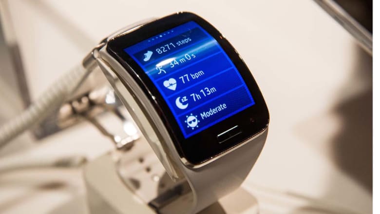 ساعة سامسونغ Gear S الذكية، خلال حفل للإعلان عن اطلاقها في نيويورك 3 سبتمبر/ أيلول 2014 ساعة سامسونغ Gear S الذكية، خلال حفل للإعلان عن اطلاقها في نيويورك 3 سبتمبر/ أيلول 2014