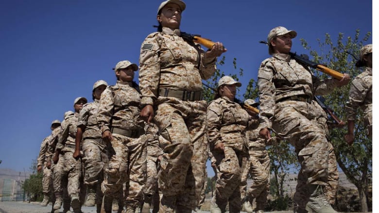 مجندات في صفوف البيشمرغة الكردية كمتطوعات، يتسحلن ببنادق كلاشينكوف في تدريب عسكري في قاعدة بالقرب من السليمانية شمال العراق، 10 سبتمبر/ أيلول 2014 مجندات في صفوف البيشمرغة الكردية كمتطوعات، يتسحلن ببنادق كلاشينكوف في تدريب عسكري في قاعدة بالقرب من السليمانية شمال العراق، 10 سبتمبر/ أيلول 2014