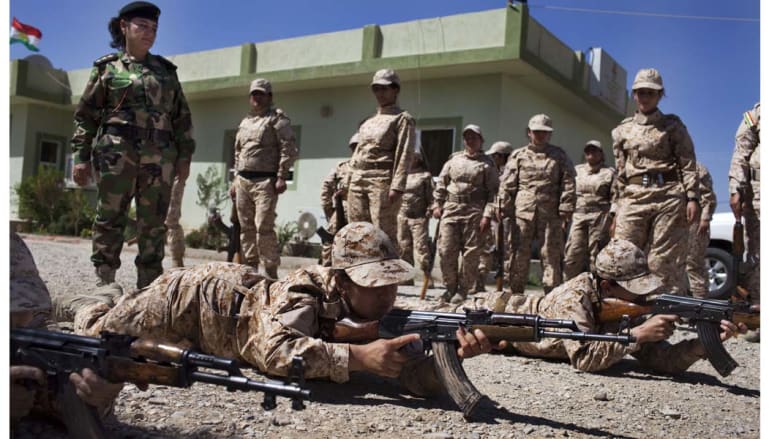 مجندات في صفوف البيشمرغة الكردية كمتطوعات، يتسحلن ببنادق كلاشينكوف في تدريب عسكري في قاعدة بالقرب من السليمانية شمال العراق، 10 سبتمبر/ أيلول 2014 مجندات في صفوف البيشمرغة الكردية كمتطوعات، يتسحلن ببنادق كلاشينكوف في تدريب عسكري في قاعدة بالقرب من السليمانية شمال العراق، 10 سبتمبر/ أيلول 2014