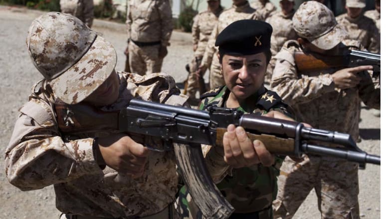 مجندات في صفوف البيشمرغة الكردية كمتطوعات، يتسحلن ببنادق كلاشينكوف في تدريب عسكري في قاعدة بالقرب من السليمانية شمال العراق، 10 سبتمبر/ أيلول 2014 مجندات في صفوف البيشمرغة الكردية كمتطوعات، يتسحلن ببنادق كلاشينكوف في تدريب عسكري في قاعدة بالقرب من السليمانية شمال العراق، 10 سبتمبر/ أيلول 2014