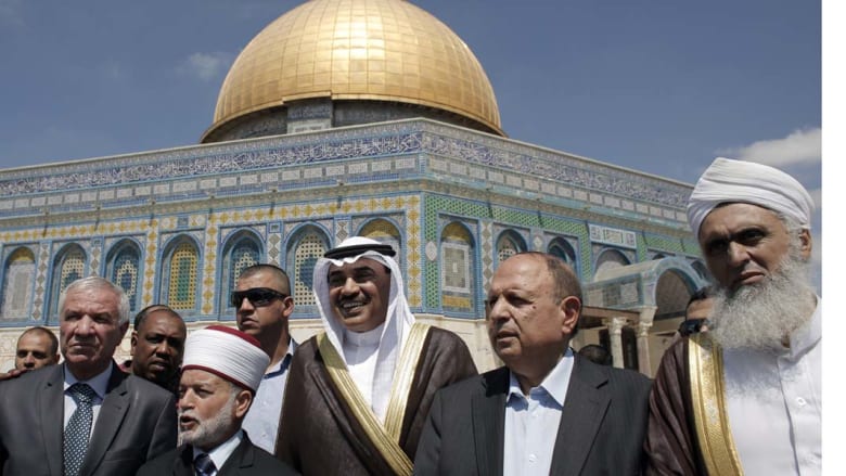وزير الخارجية الكويتي في باحة المسجد الأقصى وزير الخارجية الكويتي في باحة المسجد الأقصى