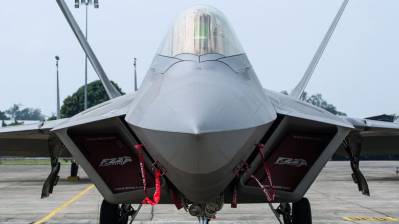 بالصور.. مقاتلات F-22 الأمريكية تشارك لأول مرة بمهام قتالية بسوريا بالصور.. مقاتلات F-22 الأمريكية تشارك لأول مرة بمهام قتالية بسوريا