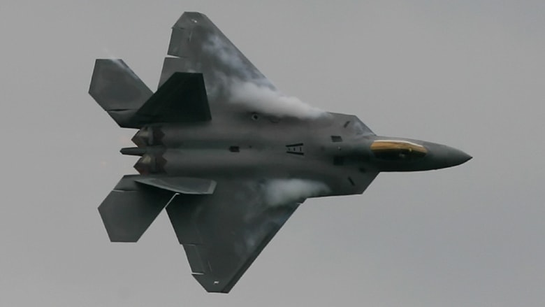 بالصور.. مقاتلات F-22 الأمريكية تشارك لأول مرة بمهام قتالية بسوريا بالصور.. مقاتلات F-22 الأمريكية تشارك لأول مرة بمهام قتالية بسوريا