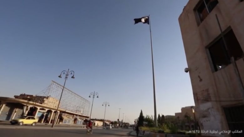 فيديو دعائي لـ"داعش" من الرقة يزعم اصطدام مقاتلة أمريكية ببرج اتصالات