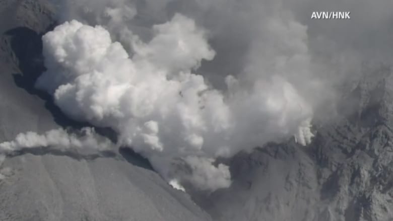 بالفيديو.. مشاهد من ثوران بركان جبل أونتاكي في اليابان