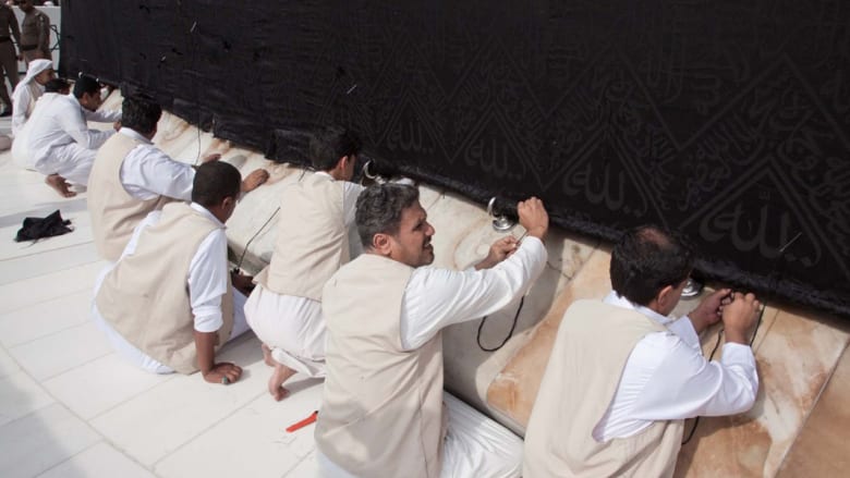 الاستعداد لمشعر منى.. الكعبة ترتدي كسوتها الجديدة الجمعة .. الشريم إمام جمعة يوم عرفة والأضحى الاستعداد لمشعر منى.. الكعبة ترتدي كسوتها الجديدة الجمعة .. الشريم إمام جمعة يوم عرفة والأضحى
