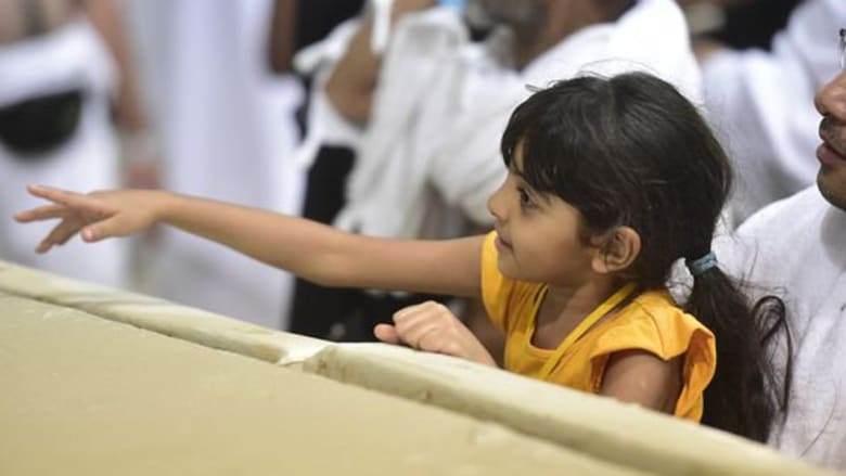 طلائع ضيوف الرحمن تبدأ رمي الجمرات الكبرى طلائع ضيوف الرحمن تبدأ رمي الجمرات الكبرى