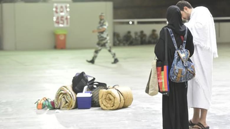 طلائع ضيوف الرحمن تبدأ رمي الجمرات الكبرى طلائع ضيوف الرحمن تبدأ رمي الجمرات الكبرى