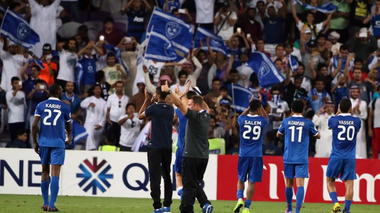 مباراة العين والهلال مستمرة على مواقع التواصل: حضور السعوديات في الملعب وغضب جيان مباراة العين والهلال مستمرة على مواقع التواصل: حضور السعوديات في الملعب وغضب جيان