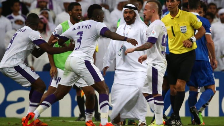 مباراة العين والهلال مستمرة على مواقع التواصل: حضور السعوديات في الملعب وغضب جيان مباراة العين والهلال مستمرة على مواقع التواصل: حضور السعوديات في الملعب وغضب جيان