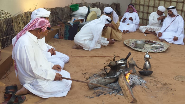 بطولة دبي العالمية للضيافة .. عادات وتقاليد تتلوح بوجه شمس الصحراء بطولة دبي العالمية للضيافة .. عادات وتقاليد تتلوح بوجه شمس الصحراء