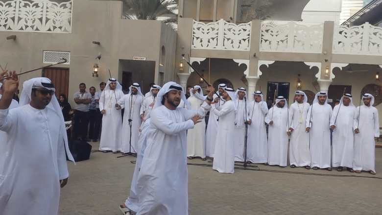 بطولة دبي العالمية للضيافة .. عادات وتقاليد تتلوح بوجه شمس الصحراء بطولة دبي العالمية للضيافة .. عادات وتقاليد تتلوح بوجه شمس الصحراء