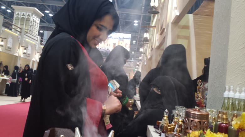 بطولة دبي العالمية للضيافة .. عادات وتقاليد تتلوح بوجه شمس الصحراء بطولة دبي العالمية للضيافة .. عادات وتقاليد تتلوح بوجه شمس الصحراء