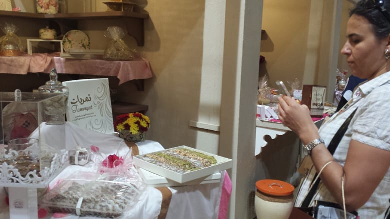 بطولة دبي العالمية للضيافة .. عادات وتقاليد تتلوح بوجه شمس الصحراء بطولة دبي العالمية للضيافة .. عادات وتقاليد تتلوح بوجه شمس الصحراء