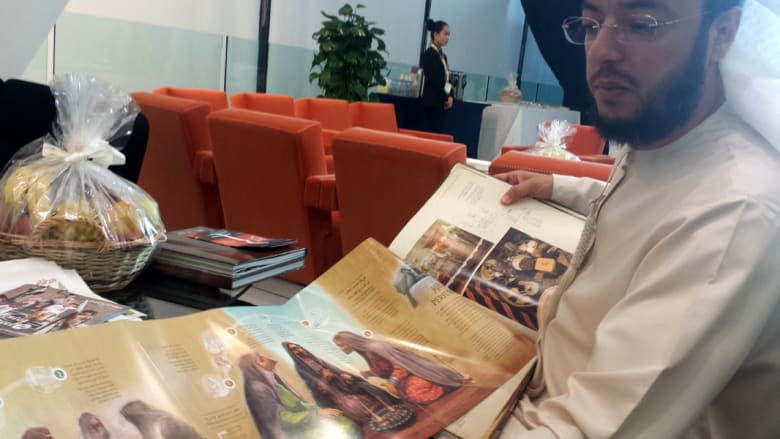 بطولة دبي العالمية للضيافة .. عادات وتقاليد تتلوح بوجه شمس الصحراء بطولة دبي العالمية للضيافة .. عادات وتقاليد تتلوح بوجه شمس الصحراء